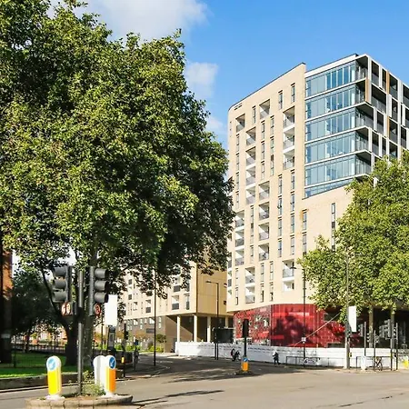Cool Dalston Studio With Balcony And Gym Londres