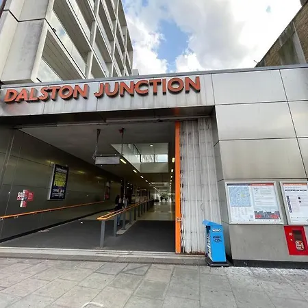 Cool Dalston Studio With Balcony And Gym Apartamento Londres
