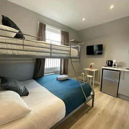 Holloway Suites - Next To Emirates Stadium - Private Bathroom - Shared Kitchen * London