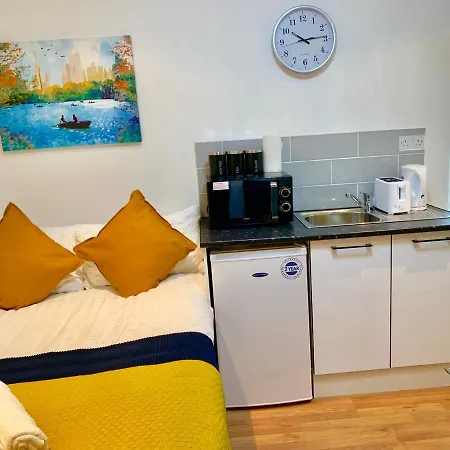 Apartments, Private Bathroom, Kitchenette, Parking, Np4 *