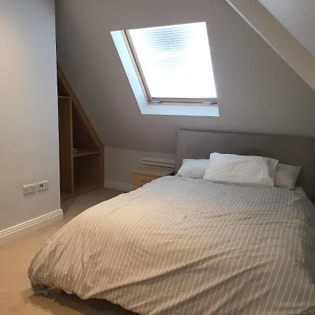 3 Bedroom Spacious House With Parking Holiday home