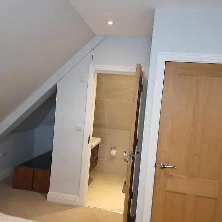 3 Bedroom Spacious House With Parking Holiday home