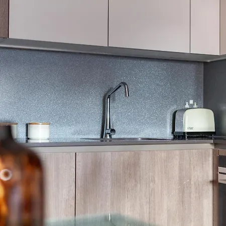 The Ravenscourt Park Collection Apartment