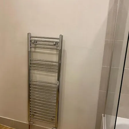 Stunning 1-bed -sleeps 2 & Links Apartment London