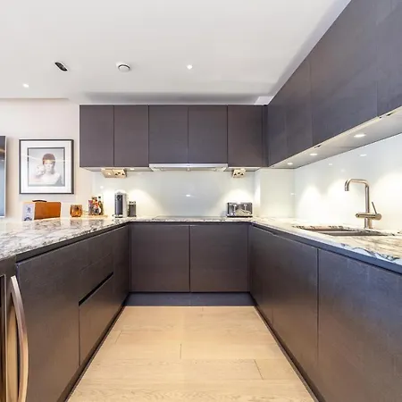 Stylish 2-br Ground Floor In Chelsea Apartman London