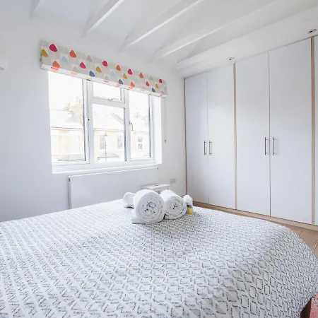 Pass The Keys Peckham House With Garden Casa vacanze Londra