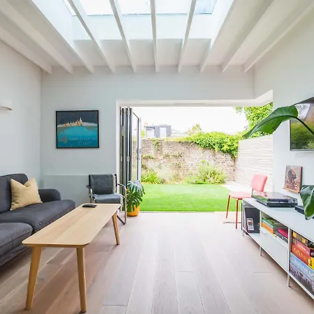 Pass The Keys Peckham House With Garden Londra