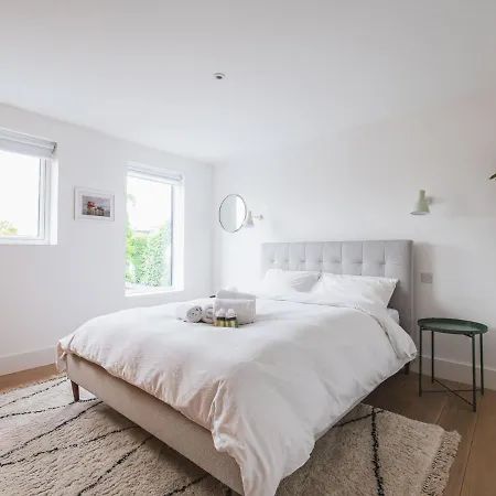 Pass The Keys Peckham House With Garden Londra