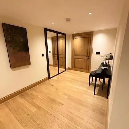 Luxury 2br Apt At C House Near Buckingham Palace Apartment London