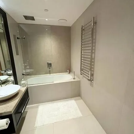 Luxury 2br Apt At C House Near Buckingham Palace *
