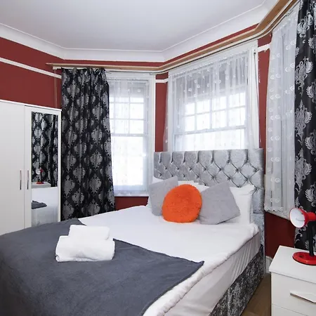 Bed & Breakfast Victorian Woods *