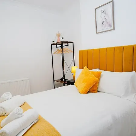 Tranquil Haven Cozy 2-bed Apt With Private Garde * Londra
