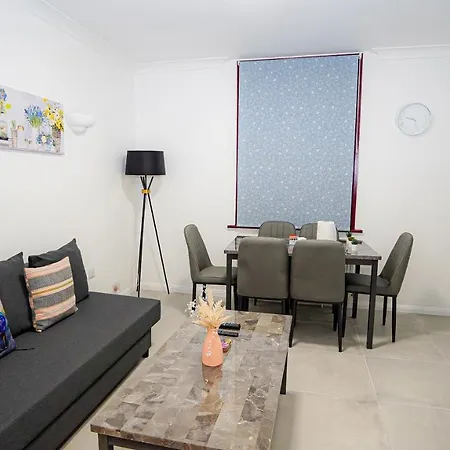 Tranquil Haven Cozy 2-bed Apt With Private Garde * Londra