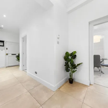 Harrods 2 Bed Lux Flat W/patio