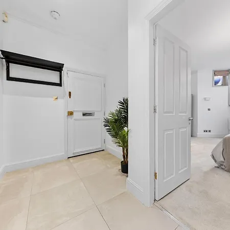 Harrods 2 Bed Lux Flat W/patio Apartment London