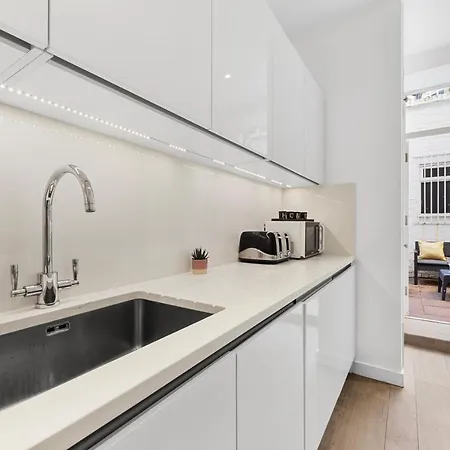 Apartment Harrods 2 Bed Lux Flat W/patio *