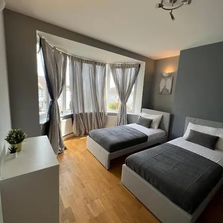 Stunning House 15 Min From Wembley Arena Pensjonat *