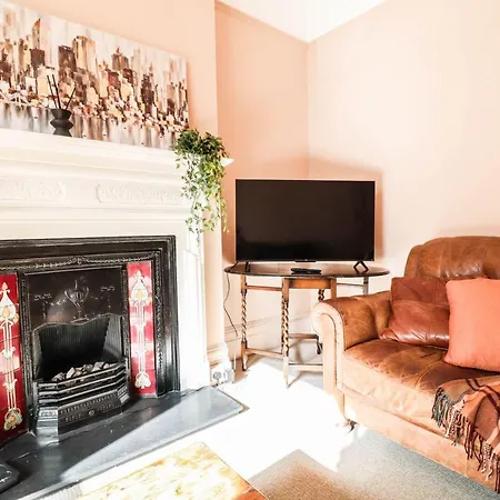 Stunning 5 Bed House In Clapham - Free Wifi!