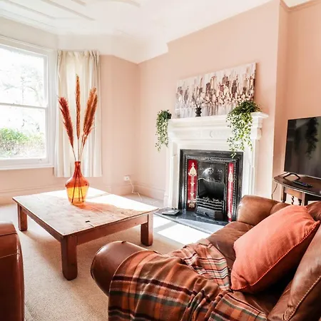 Stunning 5 Bed House In Clapham - Free Wifi! London