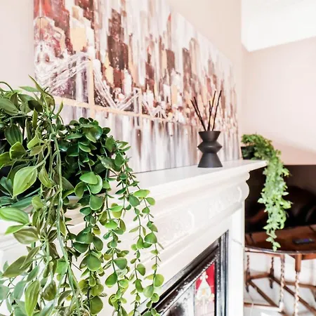 Stunning 5 Bed House In Clapham - Free Wifi! *