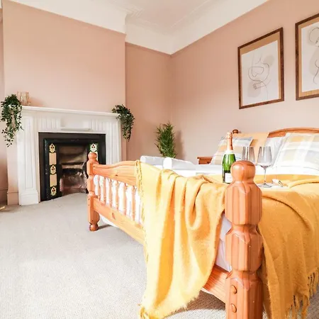 Stunning 5 Bed House In Clapham - Free Wifi! * London
