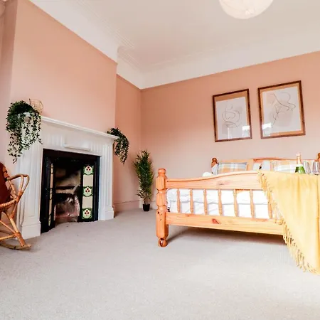 Stunning 5 Bed House In Clapham - Free Wifi! *