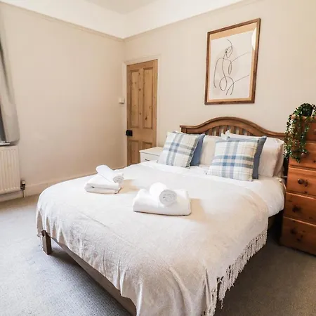 Stunning 5 Bed House In Clapham - Free Wifi! * London