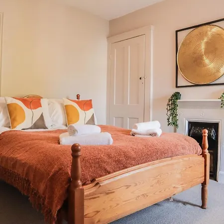 Stunning 5 Bed House In Clapham - Free Wifi! Holiday home London
