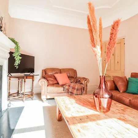 Stunning 5 Bed House In Clapham - Free Wifi! London