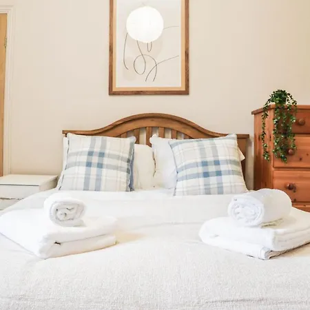 Stunning 5 Bed House In Clapham - Free Wifi! * London