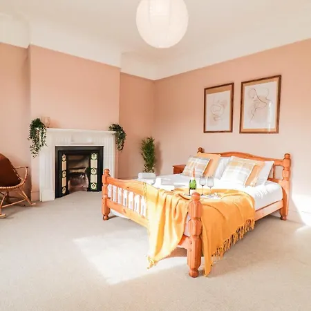 Stunning 5 Bed House In Clapham - Free Wifi! Holiday home