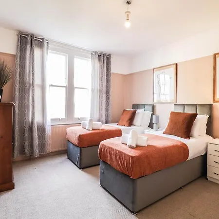 Holiday home Stunning 5 Bed House In Clapham - Free Wifi! London
