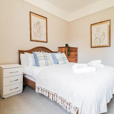 Stunning 5 Bed House In Clapham - Free Wifi! Holiday home London