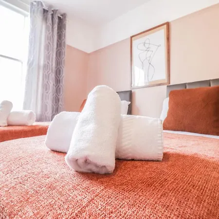Stunning 5 Bed House In Clapham - Free Wifi! *