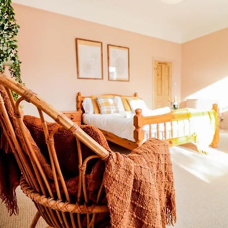 Stunning 5 Bed House In Clapham - Free Wifi!