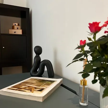 Cozy 2-bedroom Retreat With Modern Amenities Villa London