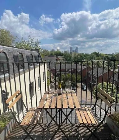 Apartment Peaceful Bright City Hide Away With Parking *