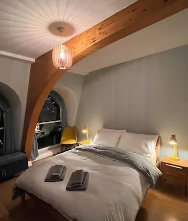 Apartment Peaceful Bright City Hide Away With Parking *