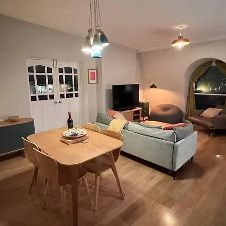 Apartment Peaceful Bright City Hide Away With Parking London