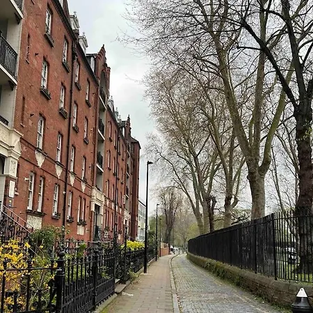 Apartment Peaceful Bright City Hide Away With Parking London