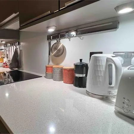 Peaceful Bright City Hide Away With Parking London