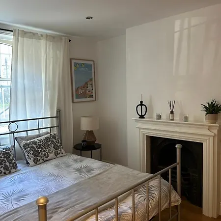 Cozy 2-bedroom Retreat With Modern Amenities