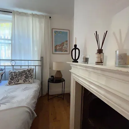 Cozy 2-bedroom Retreat With Modern Amenities