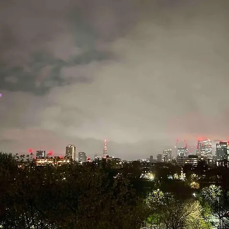 Peaceful Bright City Hide Away With Parking Apartment London