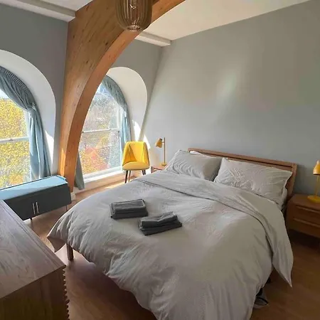 Peaceful Bright City Hide Away With Parking * London