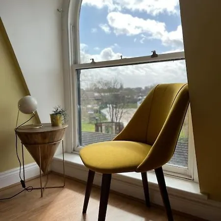 Peaceful Bright City Hide Away With Parking * London