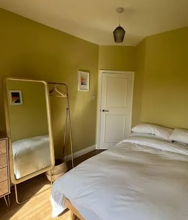 Peaceful Bright City Hide Away With Parking London