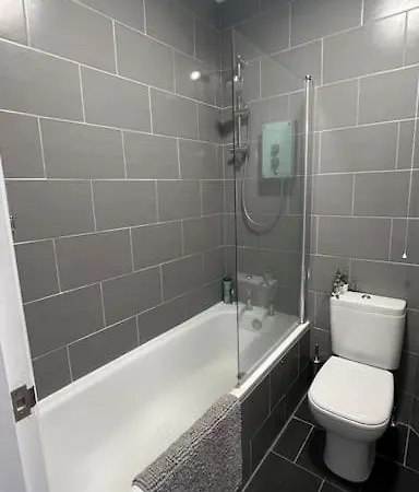 Peaceful Bright City Hide Away With Parking * London