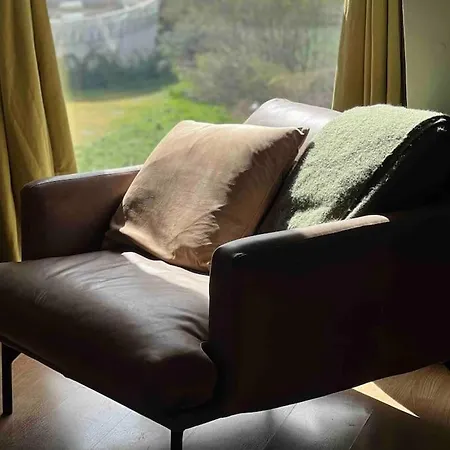 Peaceful Bright City Hide Away With Parking Apartment London