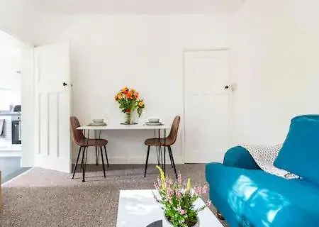 Garden Flat In Central Location Appartement *